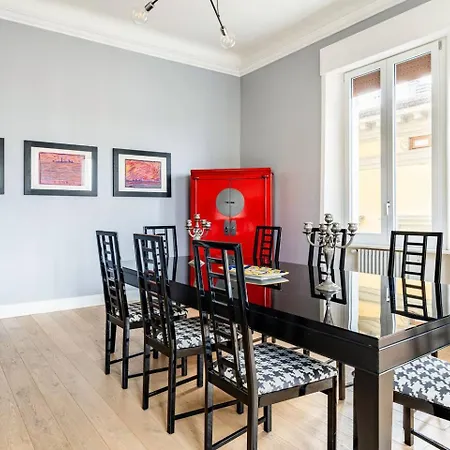 Apartment 49 Square Garden